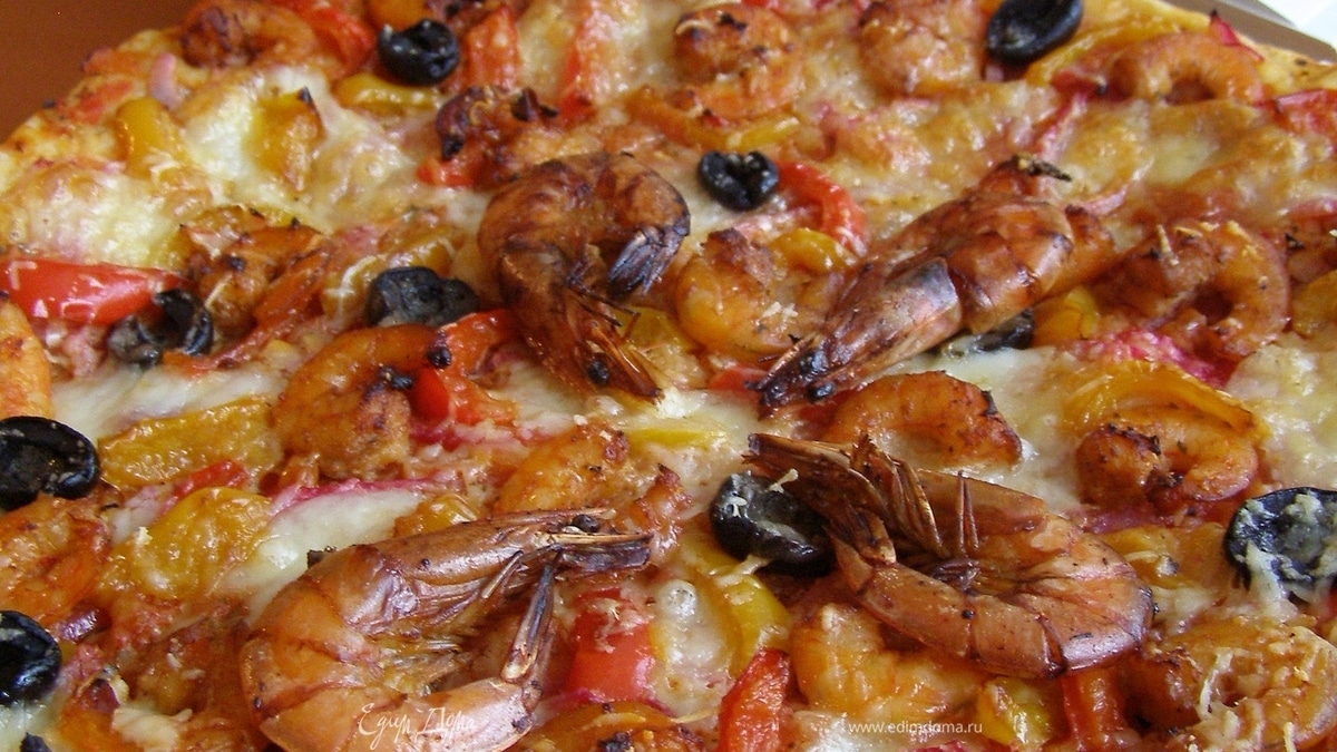 Пицца с креветками и овощами