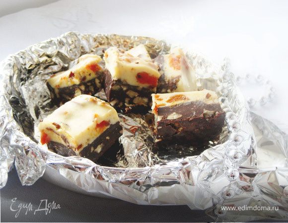 Конфеты с двумя видами шоколада, с орехами и сухофруктами. Конфеты с двумя видами шоколада, с орехами и сухофруктами.