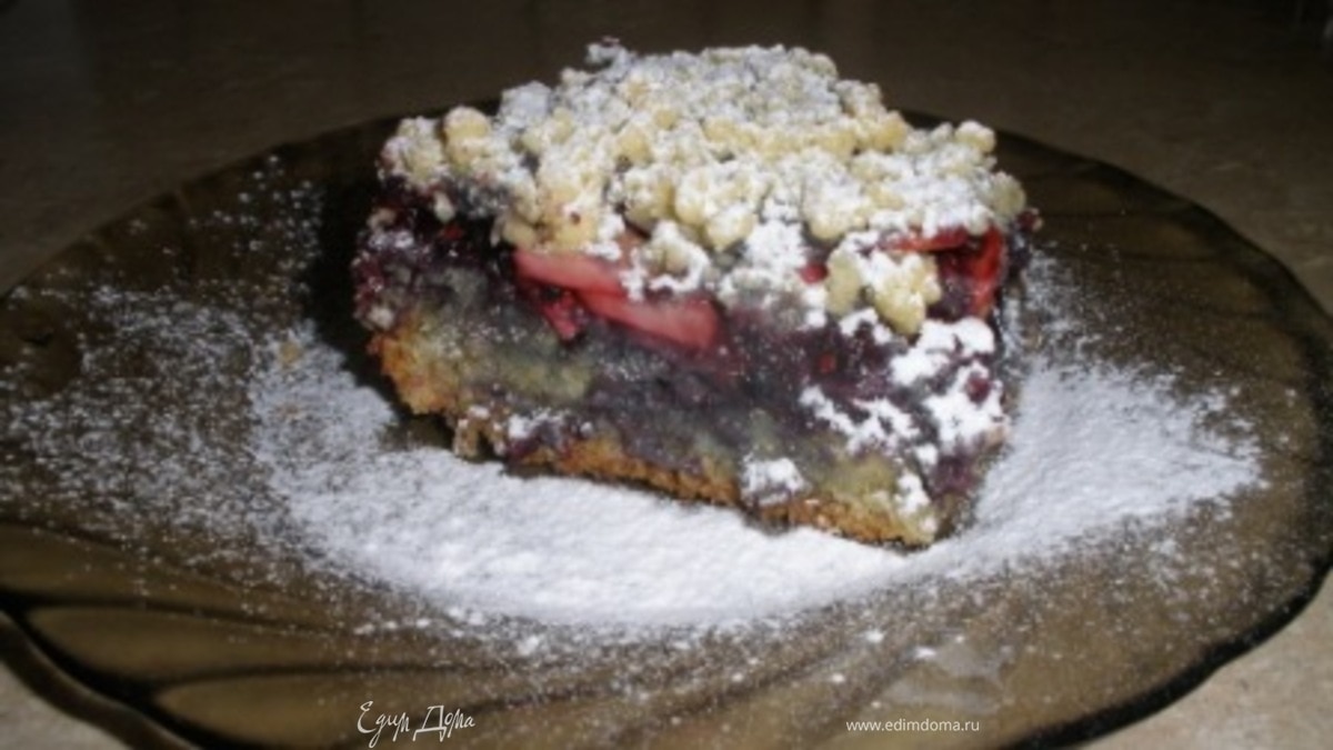 Пирог "Крошка" с яблоком и черноплодной рябиной