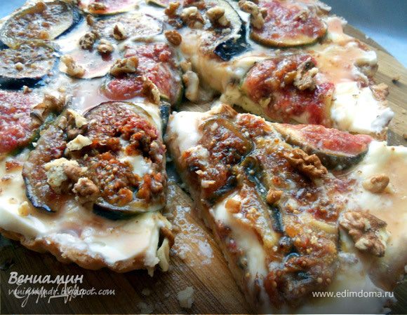 Тарт с маскарпоне, инжиром и медовым соусом Тарт с маскарпоне, инжиром и медовым соусом