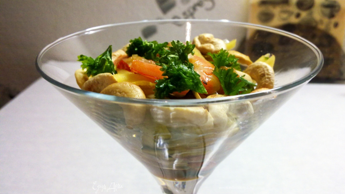 Салат из манго с креветками