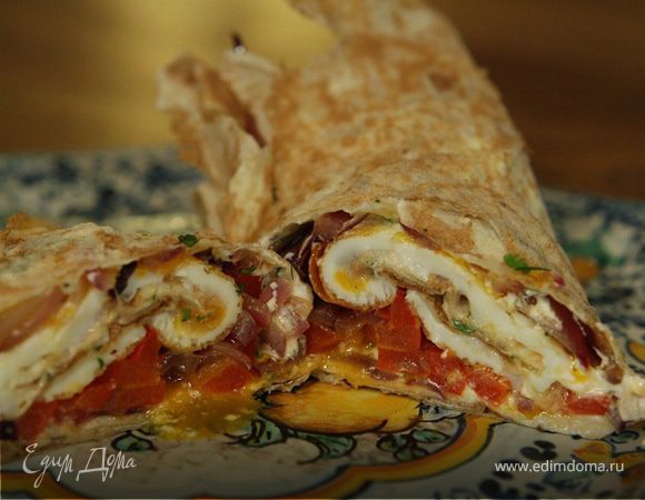 Лаваш с жареными яйцами, сладким перцем и луком Лаваш с жареными яйцами, сладким перцем и луком