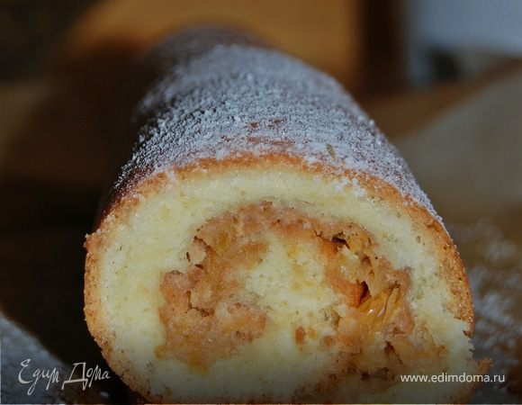 Бисквитный рулет с яблочной начинкой Бисквитный рулет с яблочной начинкой