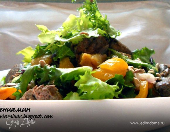 Салат с печенью, печеным сладким перцем и семечками Салат с печенью, печеным сладким перцем и семечками