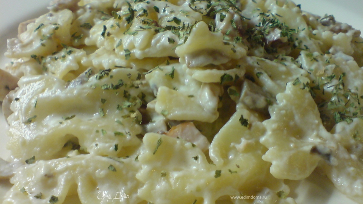 Паста с грибами и беконом под сливочным соусом