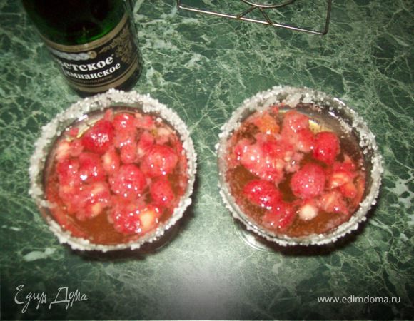 Шампанское с мартини и клубникой Шампанское с мартини и клубникой