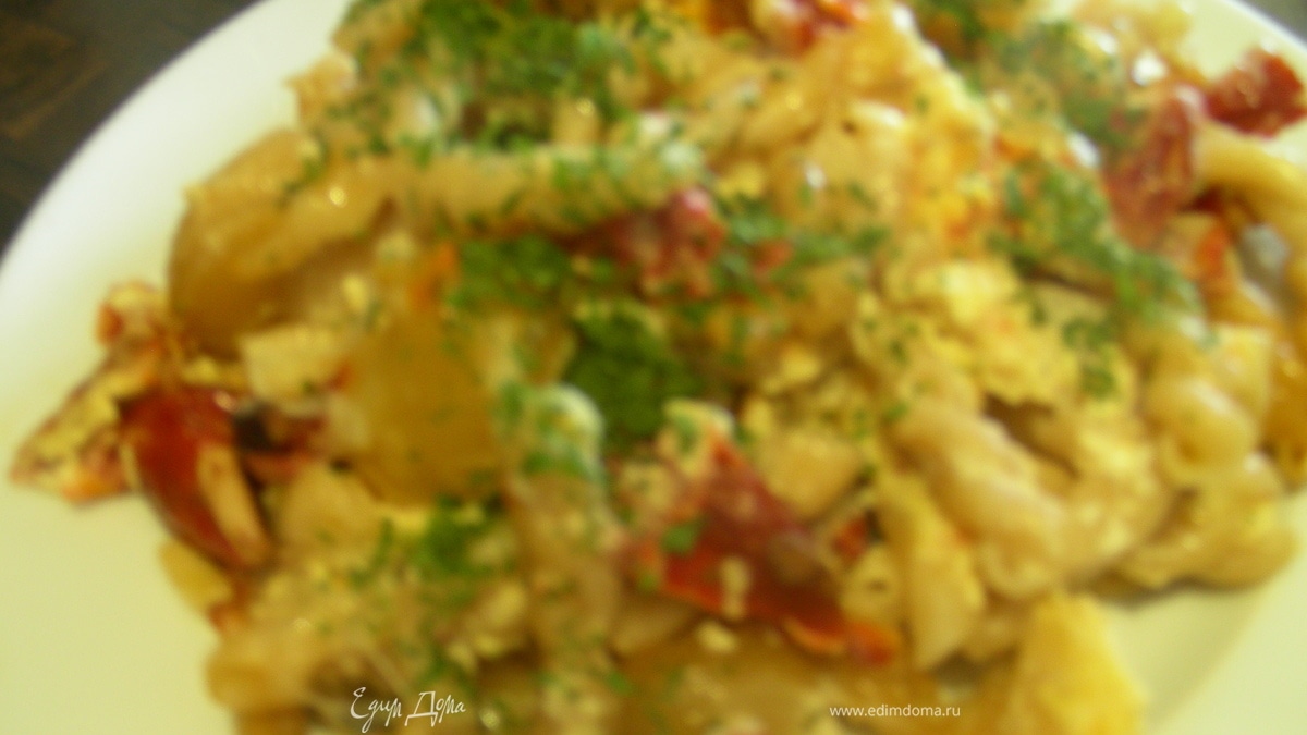 Запеканка из макарон со сливками, вялеными томатами и кедровыми орешками