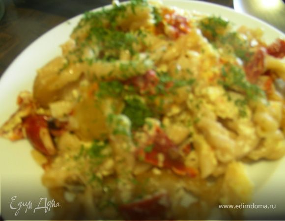 Запеканка из макарон со сливками, вялеными томатами и кедровыми орешками