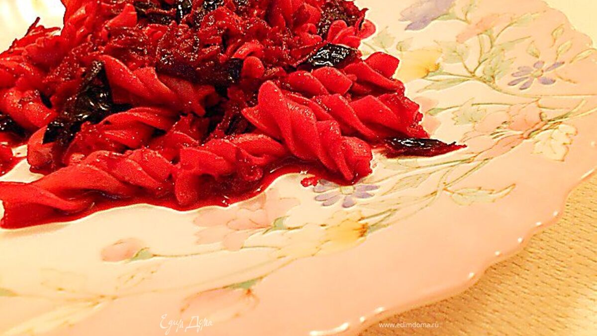 Паста с свекольным соусом