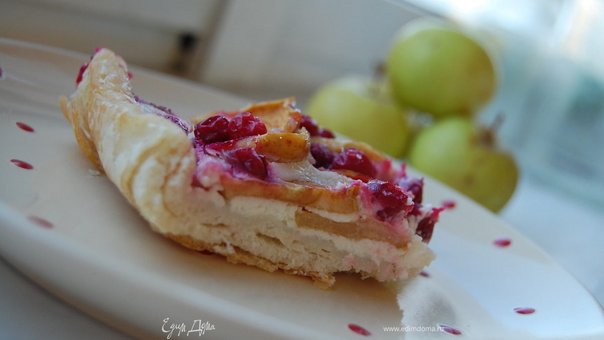 Яблочный  пирог с  клюквой