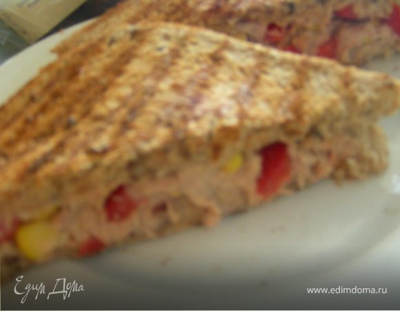 Сэндвич-гриль с тунцом, кукурузой и сладким перцем Сэндвич-гриль с тунцом, кукурузой и сладким перцем