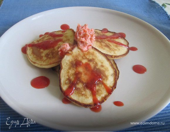 Оладьи с рикоттой и клубничным маслом Оладьи с рикоттой и клубничным маслом