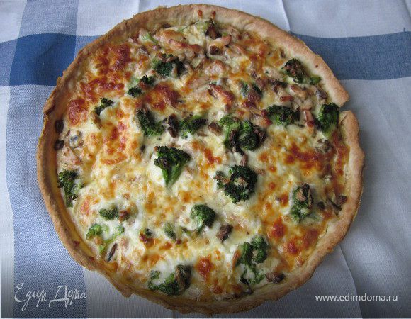 Лоранский пирог с курицей, грибами и брокколи