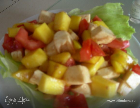  Легкий салат из манго, томатов и моцареллы
