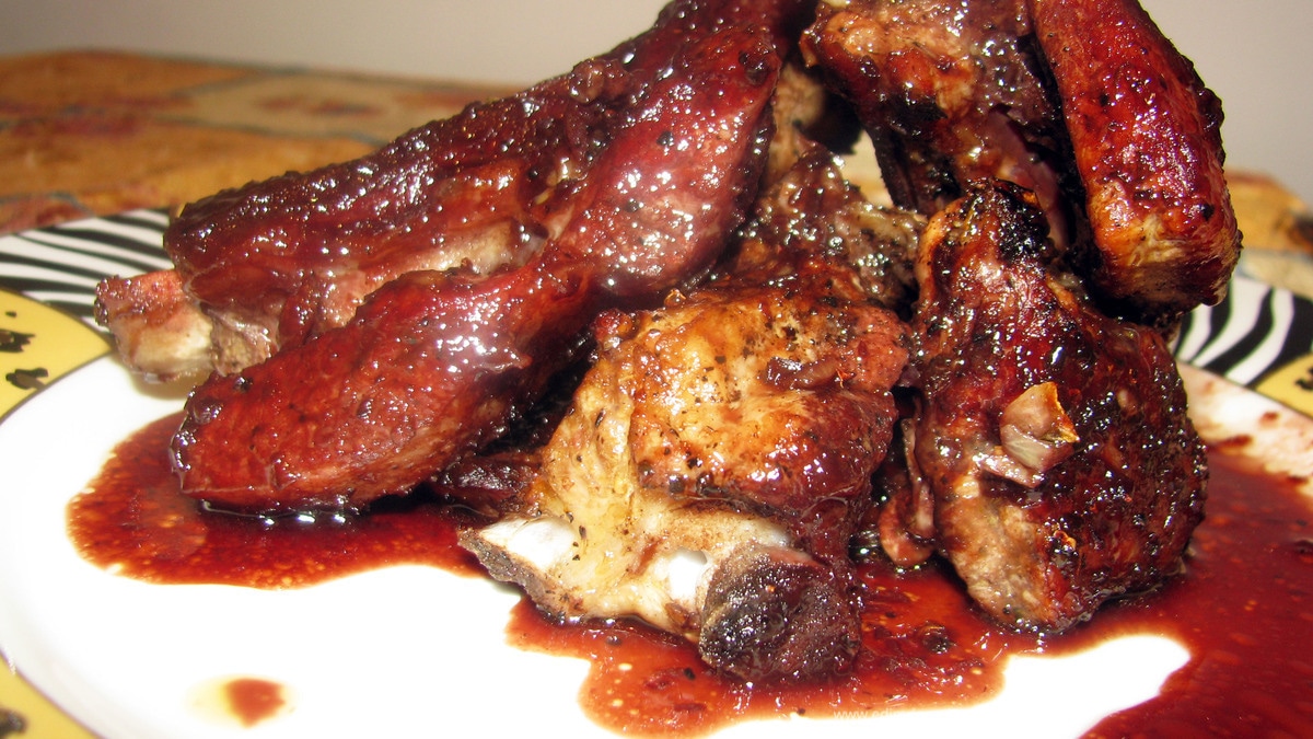 Телятина в смородиново-винном соусе