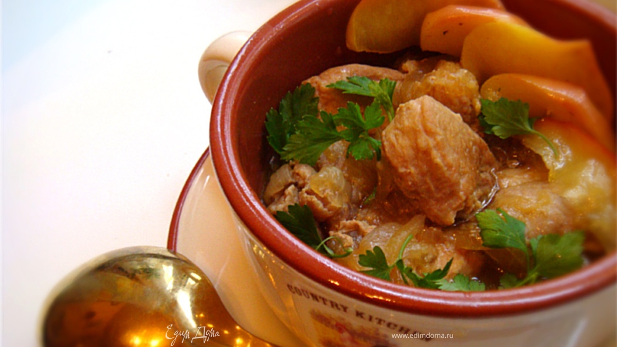 Томленая свинина с имбирем и луком