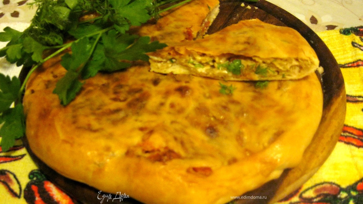 Хачапури с помидорами.