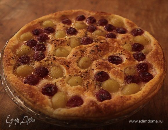 Тарт из слоеного теста с сахарным виноградом 