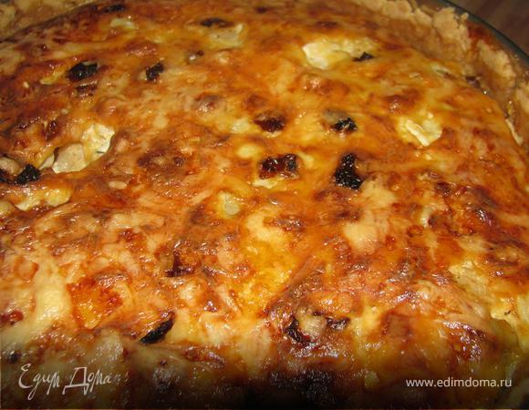 Сырный киш с цветной капустой, цукини и оливками