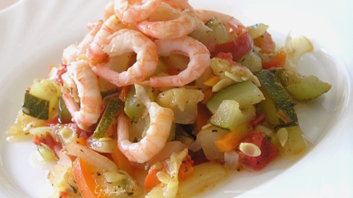 Овощи с креветками и базиликом