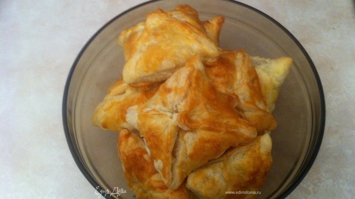 Слойки с яблоками медом и орехами