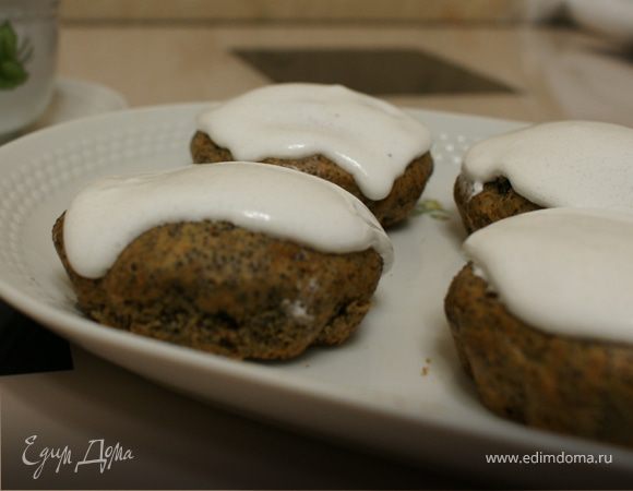 Маковый кекс в белковой глазури