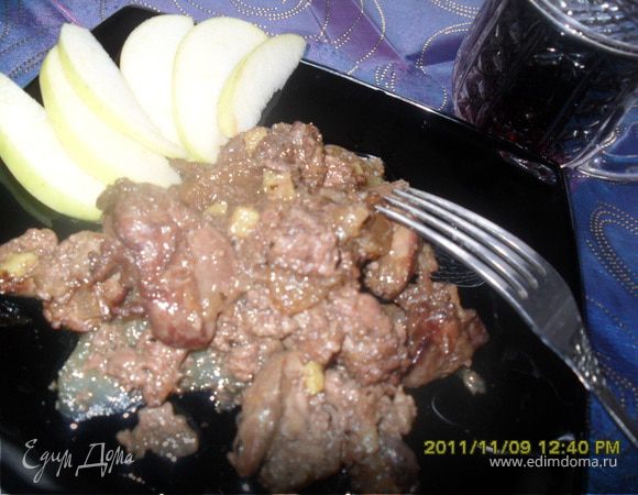 Куриная печень с яблочно-имбирным соусом