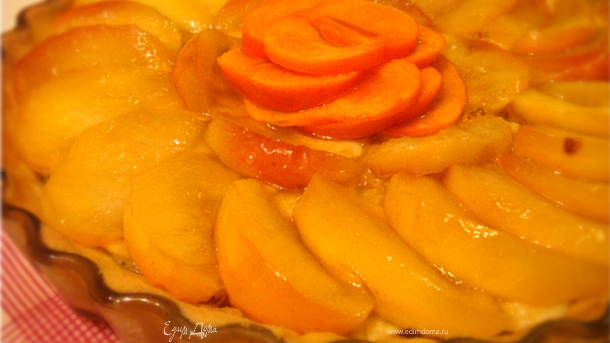 Тарт с карамелизованными яблоками