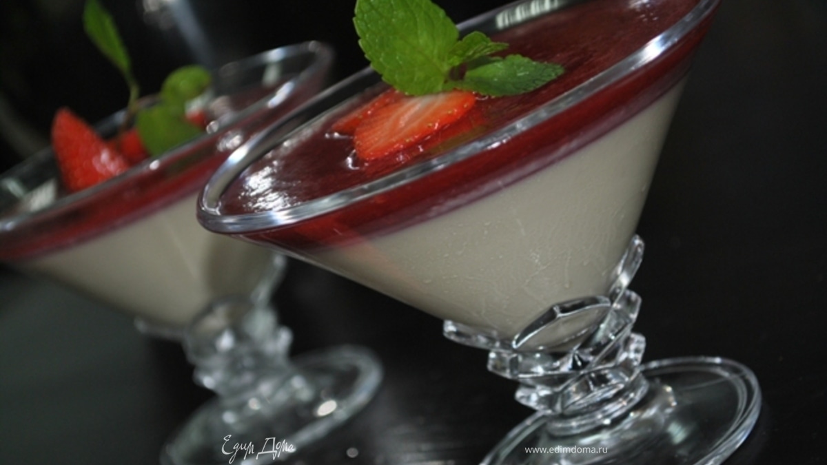 Панна котта с малиновым кули от Стефано Антониолли