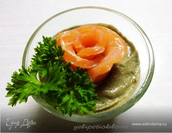 Мусс из авокадо с форелью Мусс из авокадо с форелью