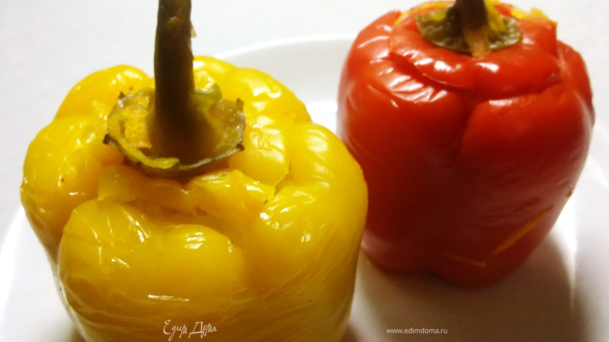 Перцы, фаршированные рисом, грибами и овощами