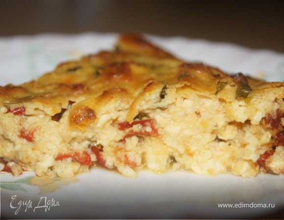 Творожный пирог с базиликом, сушеными перцами и томатами