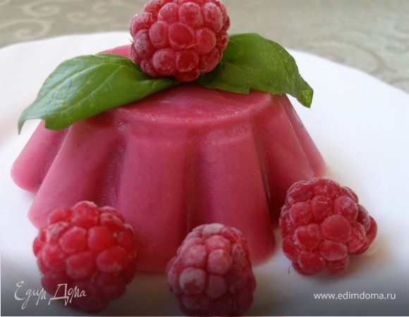 Малиновое мороженое с базиликом 