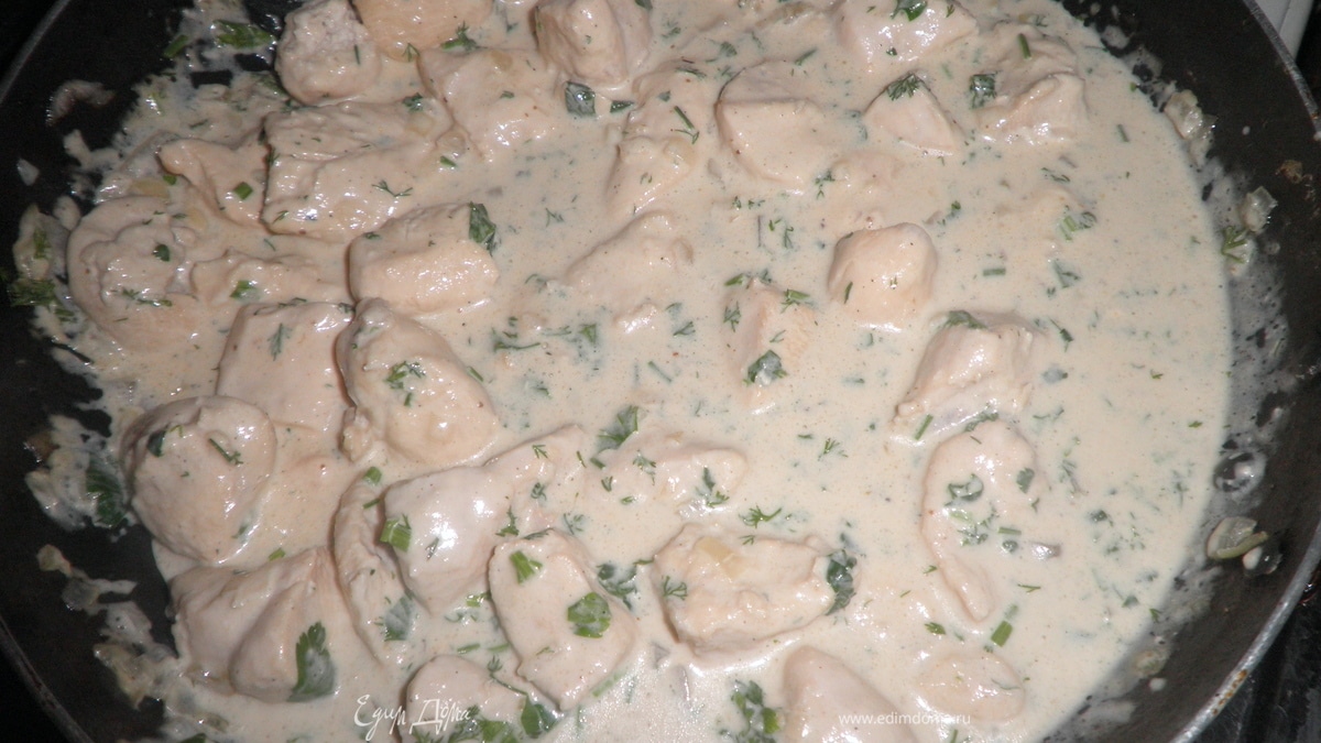 Куриное филе в сливочно-сметанном соусе