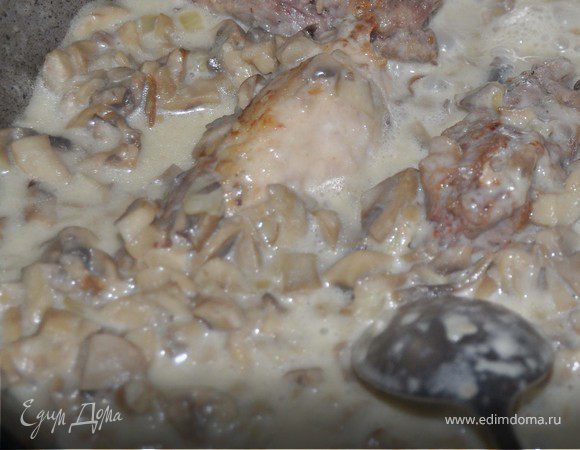 Мясные рулетики в грибном соусе