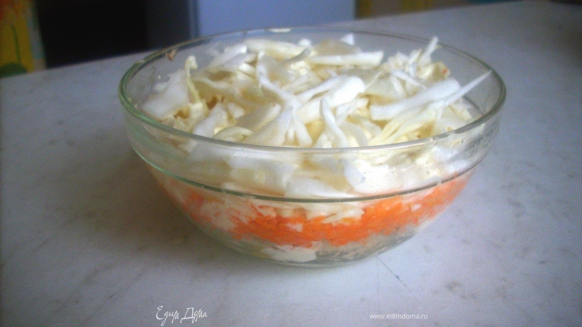 Салат из свежих овощейи белого мяса