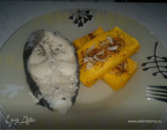 Брускета из тыквы с шалотом и отварной стейк из зубатки.