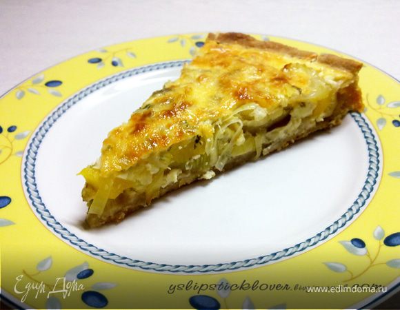 Киш с фенхелем, цукини и луком