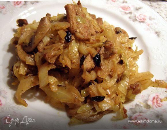 Капуста, тушёная с грибами, свининой и барбарисом