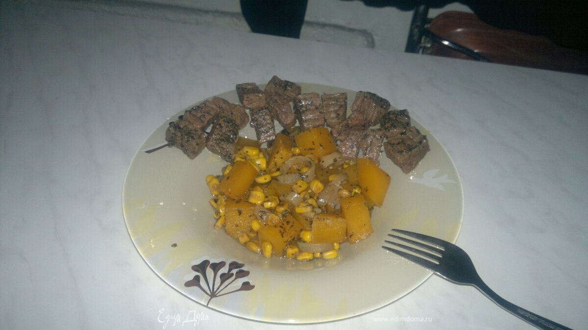 Быстрое рагу из тыквы и кукурузы и говядина тушеная в прованских травах.