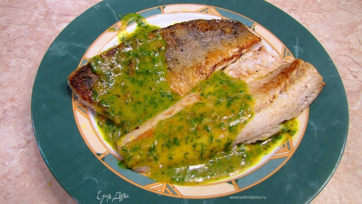 Судачки жареные с соусом из куркумы