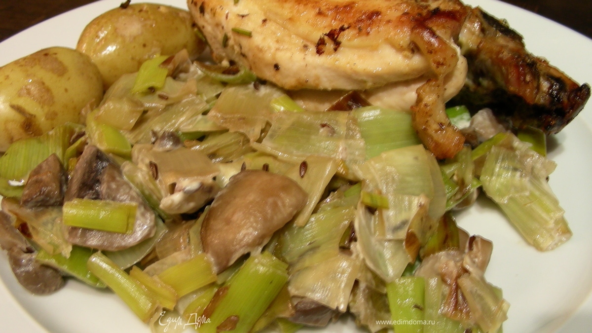 Нежный гарнир из лука-порея и грибов с маскарпоне