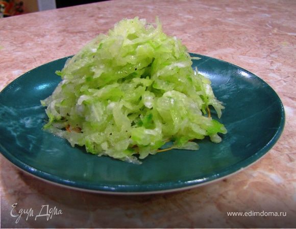 Салат из тертой редьки с горчичным маслом Салат из тертой редьки с горчичным маслом