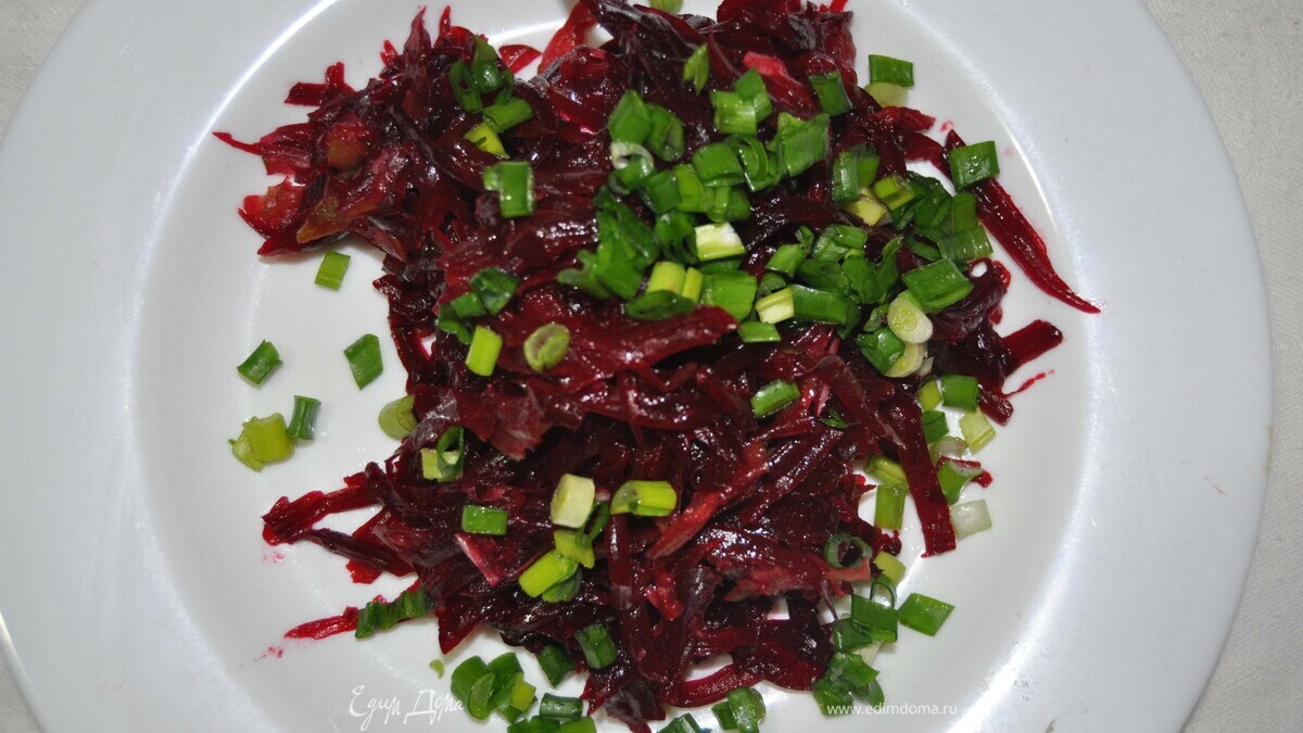 салат из свеклы  с огурчиком