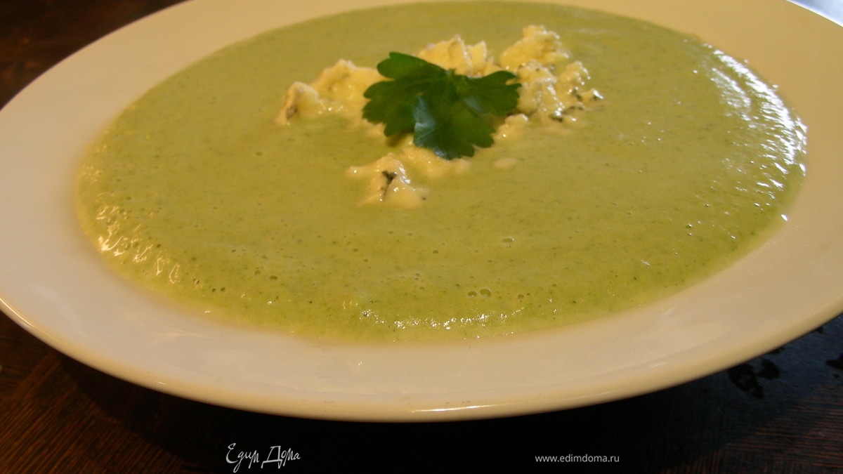 Молочный крем-суп из брокколи и голубого сыра