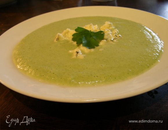 Молочный крем-суп из брокколи и голубого сыра