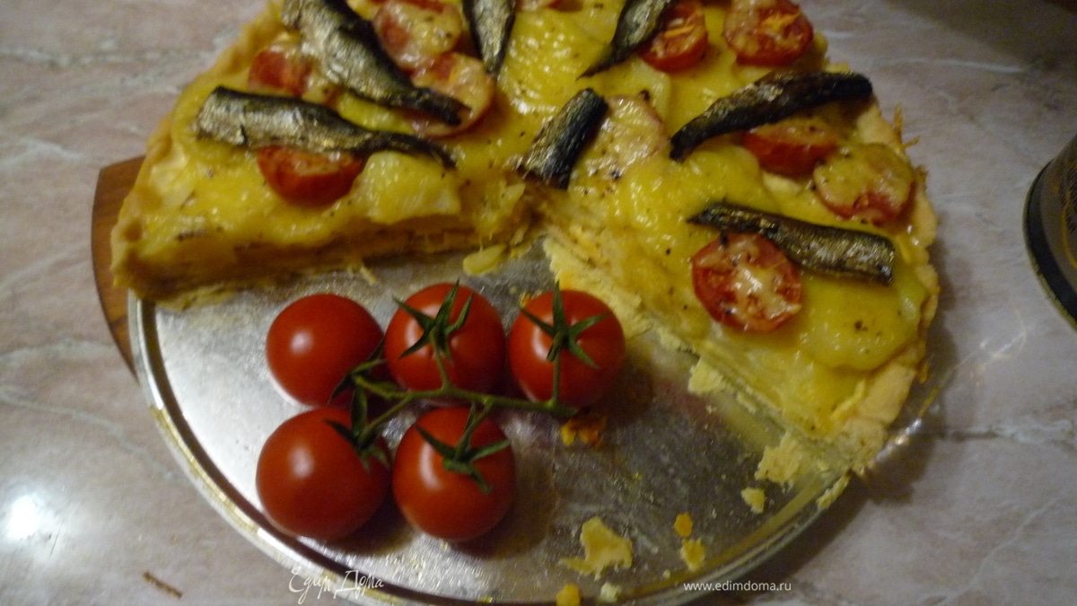 Киш со шпротами и черри