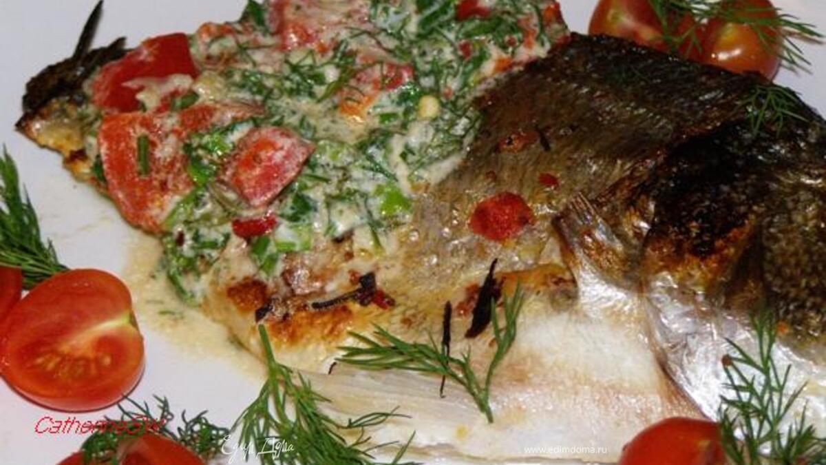 Дорада с перцем и зеленью