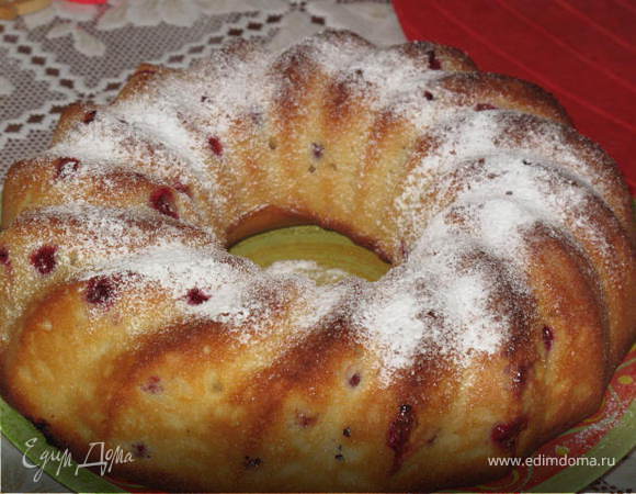 Очень нежный кекс на кефире с клюквой.