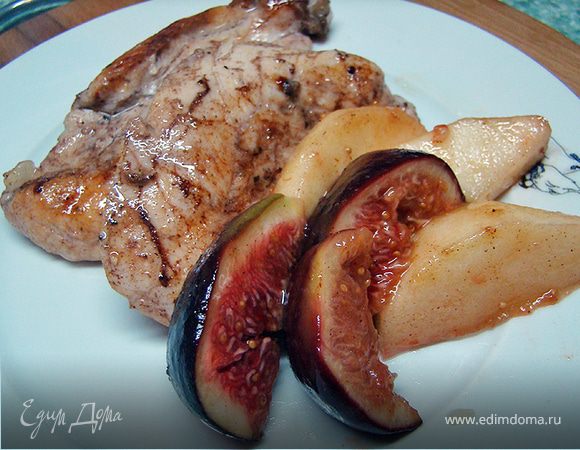 Курица с гарниром из инжира и яблок Курица с гарниром из инжира и яблок